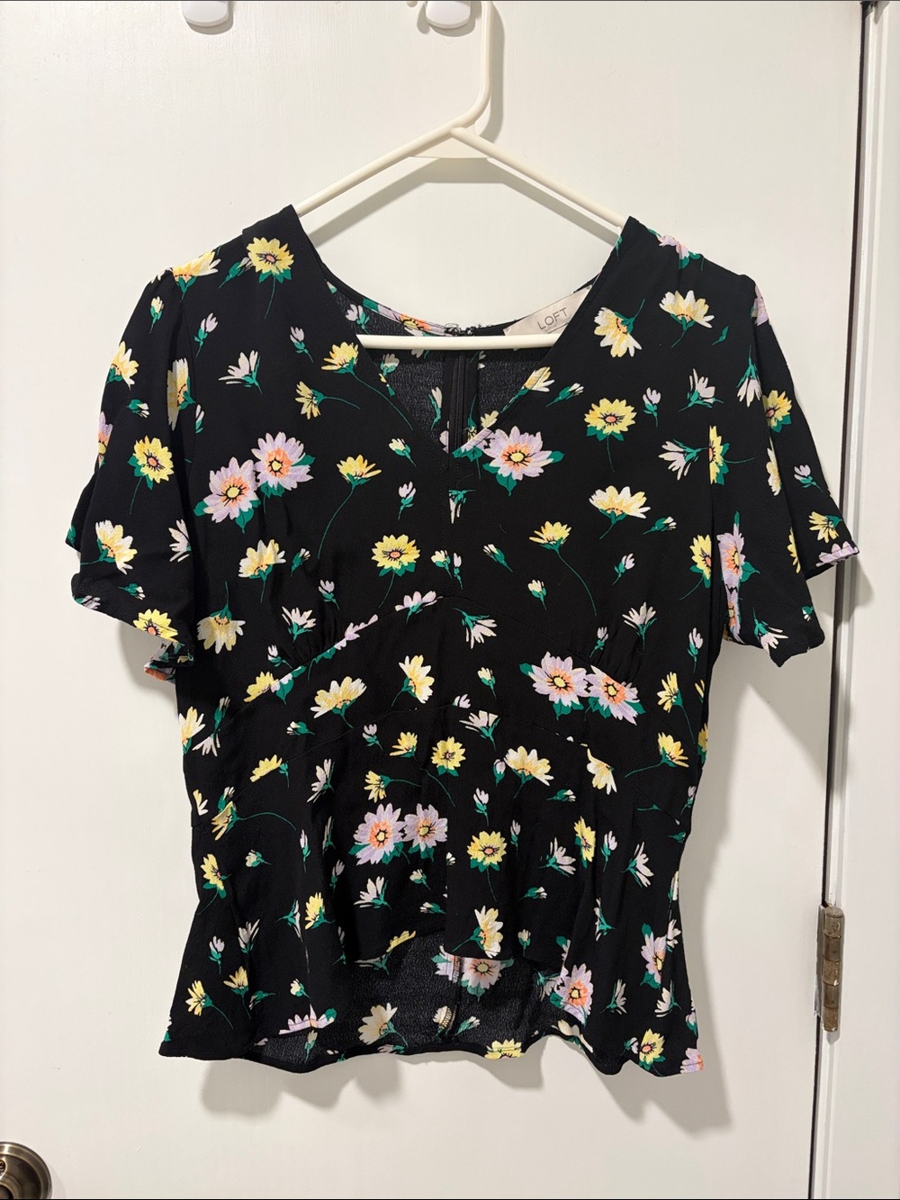 LOFT Black Floral Short Sleeve V-Neck Peplum Top